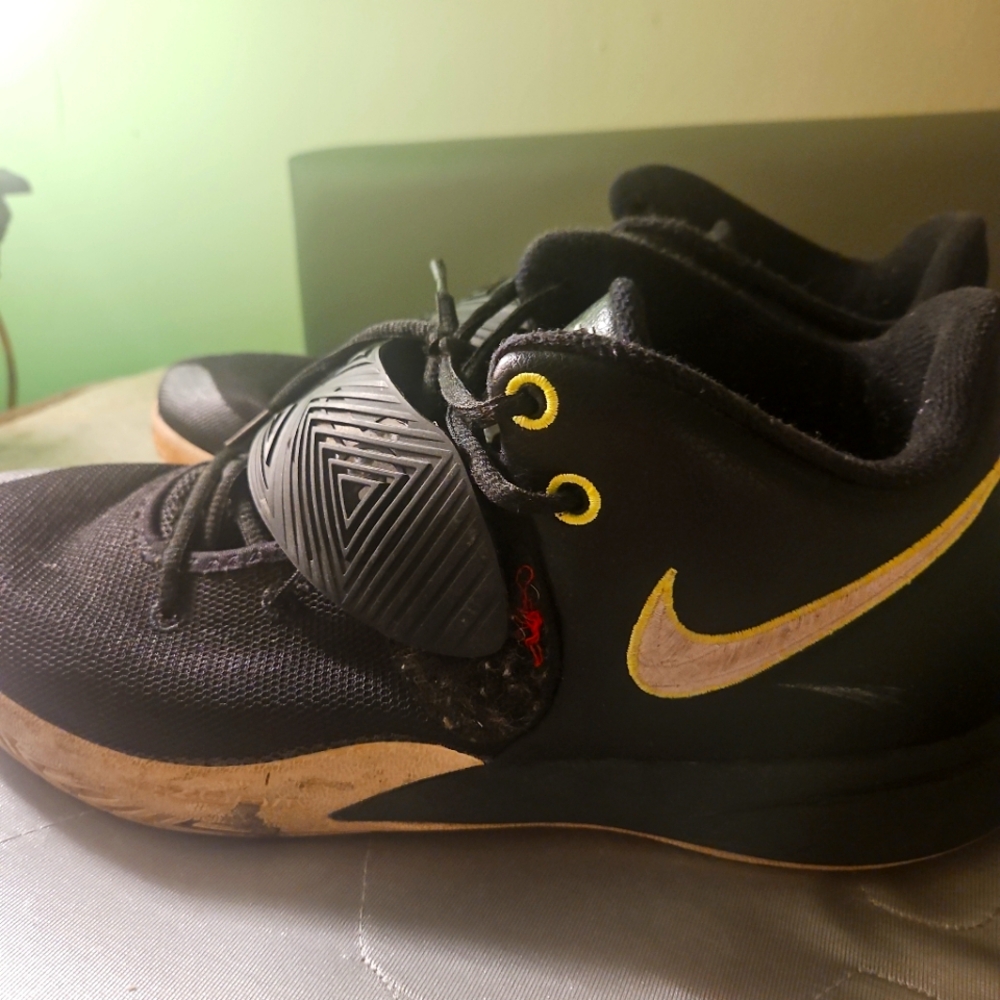 Nike Kyrie Flytrap 3 - image 1